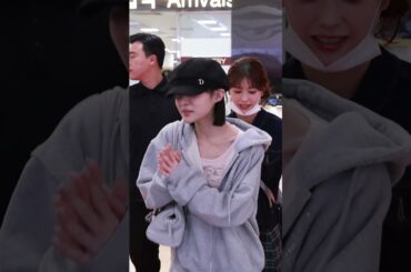 ME:I 笠原桃奈 & 石井蘭 & 飯田栞月、遅い夕方の入国はとても疲れます~ #shorts