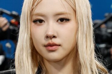 BLACKPINK ロゼの完全無欠な「引き算ビューティー」——ウェットヘア×濡れリップ【メットガラ2025】 | Vogue Japan
