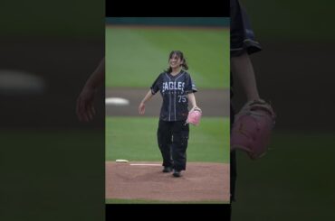 2025-05-04 矢吹奈子さん始球式　楽天イーグルス-オリックスバッファローズ戦 楽天モバイルパーク宮城 4K 縦で少しヨリ