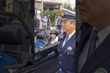 カメラ目線で応えてくれるTBSアナウンサー篠原梨菜さん👮‍♀️、一日警察署長🚨、キャデラック儀礼オープンカー🚨👮‍♀️