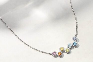 カナル 4℃「初夏の空」着想ジュエリー、パステルカラーの虹ネックレス＆“雨に濡れた紫陽花”ピアスなど - ファッションプレス