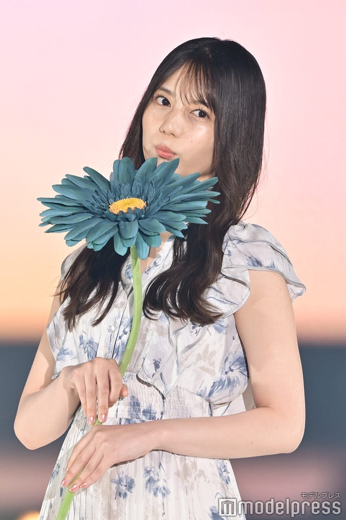 小坂菜緒／「Rakuten GirlsAward 2025 SPRING／SUMMER」ランウェイの様子（C）モデルプレス