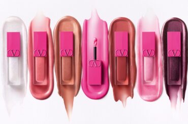 ヴァレンティノ ビューティ初のリップグロスが25年夏に、“マーメイドの尾”のように輝く偏光カラーなど - ファッションプレス