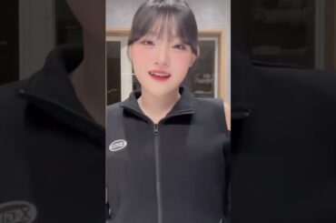 あこちゃんの肩出し可愛すぎ💗@rocomacoaco #尊すぎる #愛おしい #あこちゃん