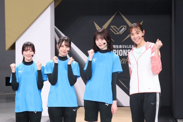 （左から）河田陽菜、小坂菜緒、高橋未来虹、迫田さおり