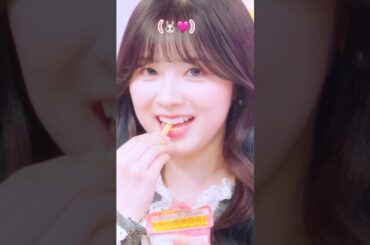 【ミイヒ】天才的な食べっぷりでじゃがりこたらこバター味を紹介するミイヒ🐰🍞🩷 #niziu #ミイヒ #shorts