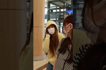 ME:I 笠原桃奈、出国の密着カメラです...「今日も笑い出した女神」 #shorts