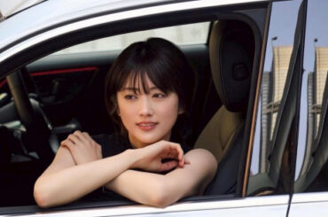 元乃木坂46・樋口日奈、いつか乗りたい“憧れの車”明かす　800万円超“高級外車”の中で妖艶な表情 | ORICON NEWS | 国内海外のニュース