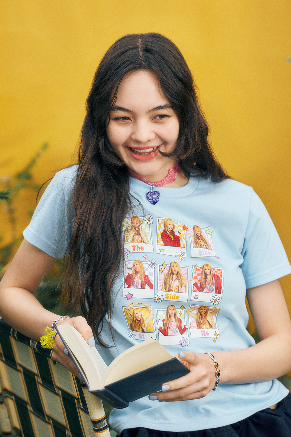 軽やかな色合いと遊び心を取り入れたガーリールック