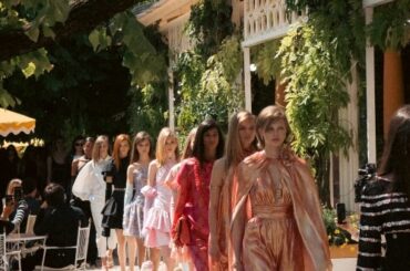 【ルック】シャネルが2025/26年 クルーズ コレクションをイタリアで発表 | FASHION