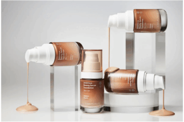 美肌錯覚ファンデ「アンビシャス ビューティーセラムファンデーション」に新色2色が登場！(2025年5月19日)｜ウーマンエキサイト(1/2)