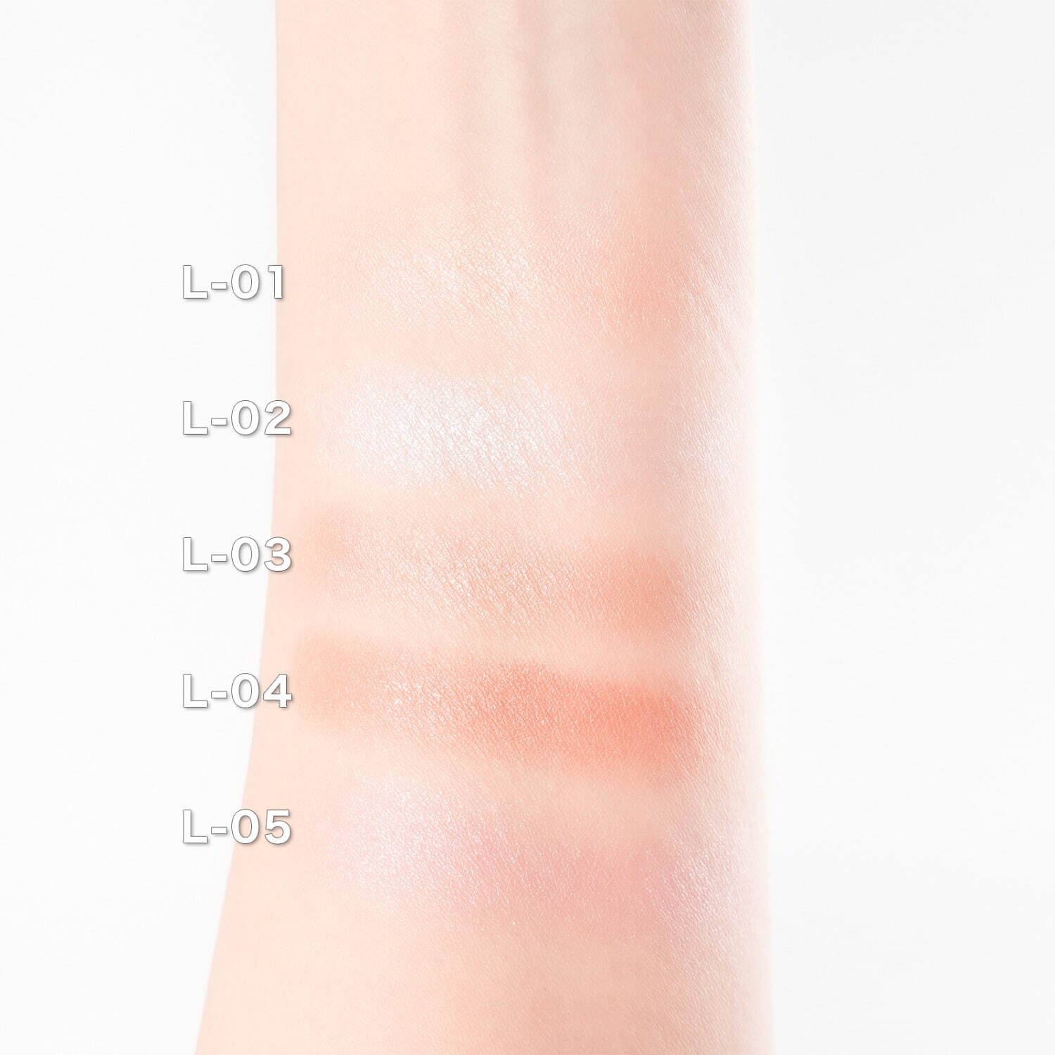 上から)「SUQQU モノ ルック アイズ」L-01、L-02、L-03、L-04、L-05 各4,290円