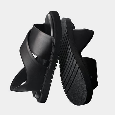 ブラックのサンダル