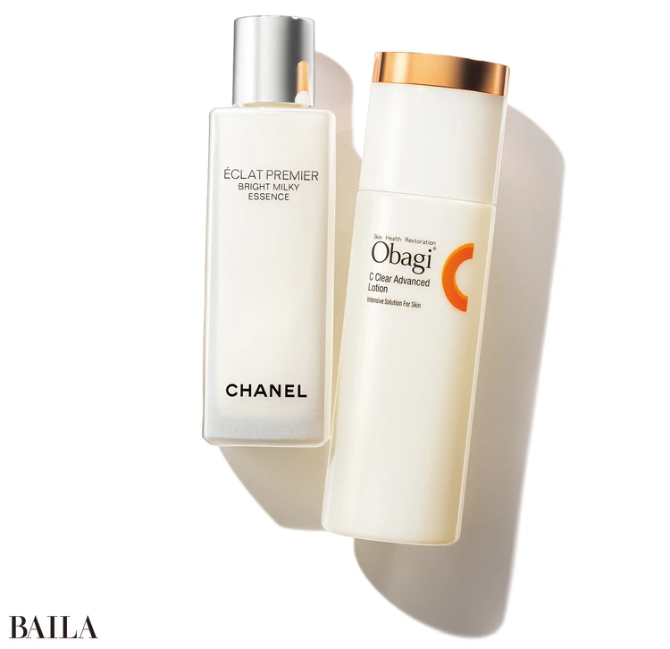 （左）エクラ プルミエ ブライト ミルキー エッセンス 100ml ￥17820／シャネル　（右）オバジＣ クリアアドバンスドローション 150ml ￥4950／ロート製薬　