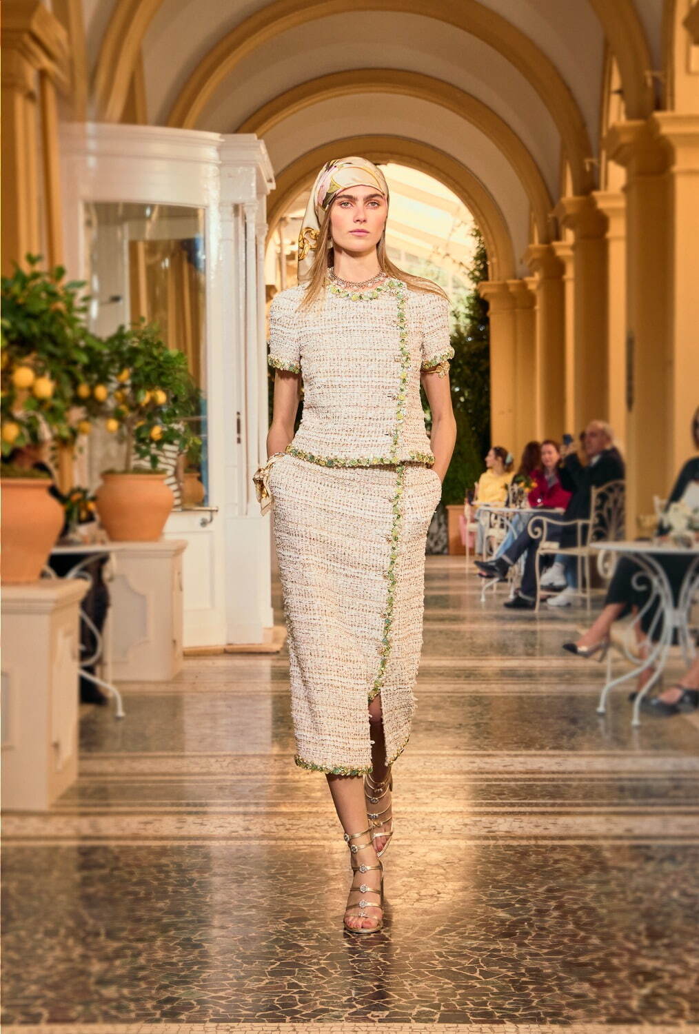 シャネル 2026年リゾートコレクション、気ままでグラマラスな装い｜写真19