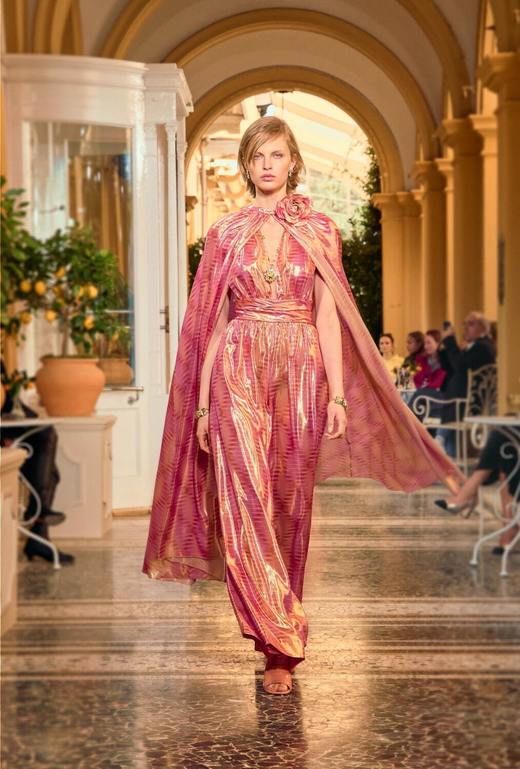 シャネル 2026年リゾートコレクション、気ままでグラマラスな装い｜写真54