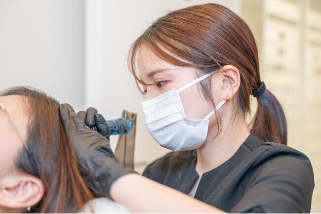 患者さんの気持ちに寄り添う、技術力をもった頭皮アートメイクの施術者を育てる講習「One Hair Academy」をスタート。頭皮アートメイク専門の看護師 月乃なつ。(2025年5月26日)|BIGLOBEニュース 患者さんの気持ちに寄り添う、技術力をもった頭皮アートメイクの施術者を育てる講習「One Hair Academy」をスタート。頭皮アートメイク専門の看護師 月乃なつ。(2025年5月26日)|BIGLOBEニュース