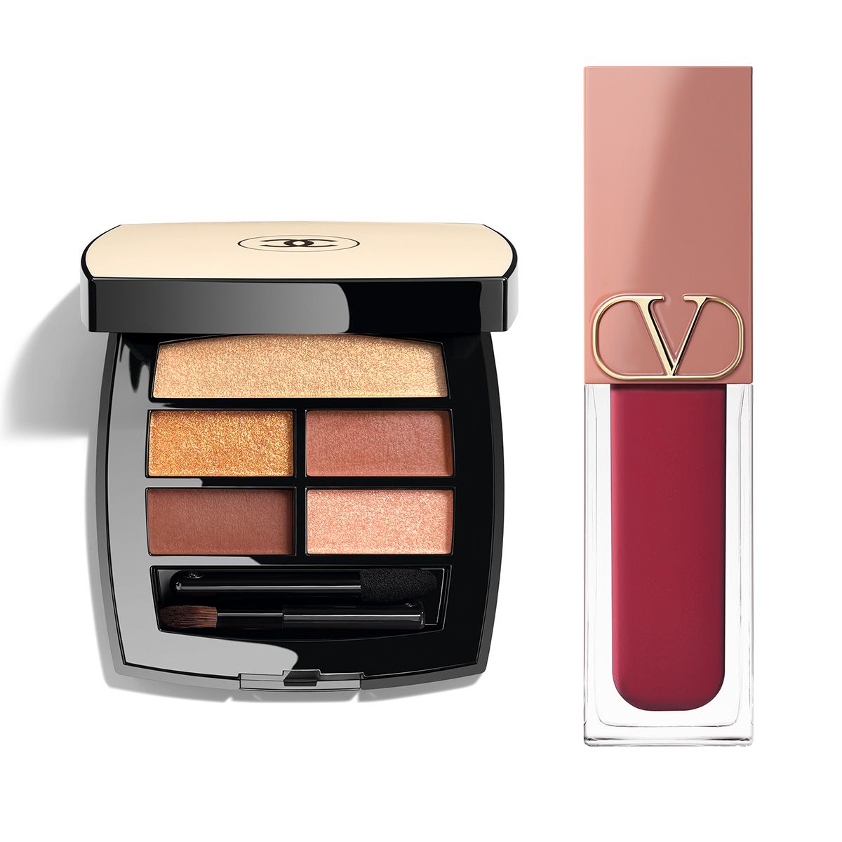 〈左〉ゴールドやコーラルなど肌に溶け込みながら主張もする5色をイン。レ ベージュ パレット ルガール ゴールデン ¥9900／シャネル カスタマーケア　〈右〉軽いつけ心地で滑らかにのび がるマット。ヴァレンティノ リキロッソ 310R...