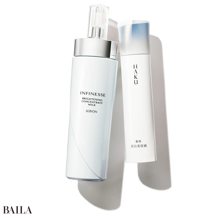 （左）アンフィネス ブライトニング コンセントレート ミルク（医薬部外品） 200g ￥7700／アルビオン　（右）HAKU メラノフォーカスIV（医薬部外品） 45g ￥11000／資生堂　