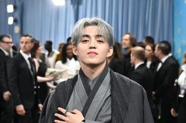 SEVENTEEN エスクプス（S.COUPS）、メットガラに初出席！ ボスのスーツに身をまとい登場【メットガラ2025】｜ハーパーズ バザー（Harper's BAZAAR）公式