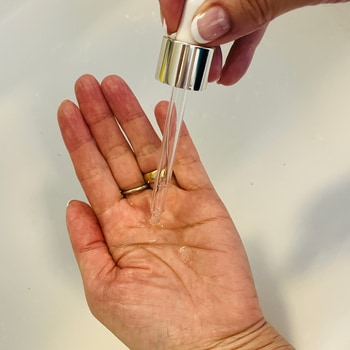 絶賛バズり中のコスメデコルテ AQ毛穴美容液オイルを使ってみた！50代の毛穴ブツブツがツルツルに⁈_img1