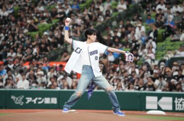 HYBE発の新世代J-POPボーイズグループ・aoen、セレモニアルピッチに登場　野球未経験のYUJUがノーバン投球「100点です！」 | | ORICON NEWS