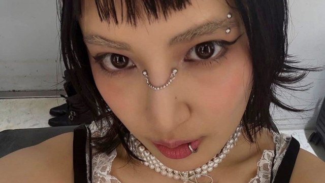 【藤井夏恋】「別人。♥」眉ピアスとメイクでクールに変身「かわいくてかっこよすぎ」