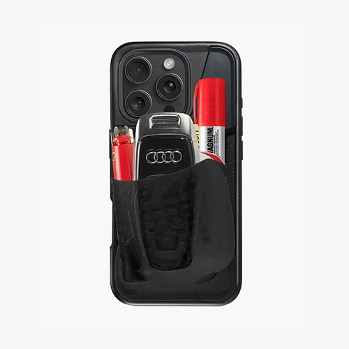 「Ninja Labs（ニンジャ ラボ）」のiPhoneケース「Flex Pouch Phone Case」