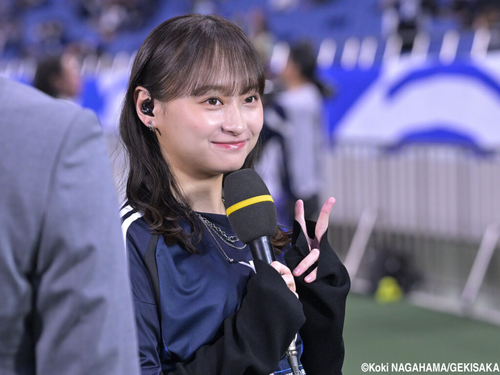 「銀河一の可愛いさ」「スタイルやば!」元日向坂46影山優佳さんが代表選手との仲良し3ショット披露 - gekisaka.jp