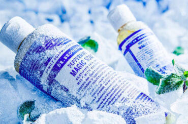 【2025年夏コスメ】「ドクターブロナー」からペパーミントの限定オーガニックソープセットが今年も登場 - WWDJAPAN