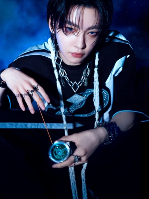 【aoen】HYBEのレーベルが手掛ける新世代J-POPボーイズグループ 6月11日（水） Debut Single「青い太陽 (The Blue Sun)」Concept Photo [#Night]公開！　”やんちゃクール”に世界で一番熱い青い炎を燃やす　キーアイテムとなるヨーヨーも登場