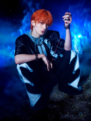 【aoen】HYBEのレーベルが手掛ける新世代J-POPボーイズグループ 6月11日（水） Debut Single「青い太陽 (The Blue Sun)」Concept Photo [#Night]公開！　”やんちゃクール”に世界で一番熱い青い炎を燃やす　キーアイテムとなるヨーヨーも登場