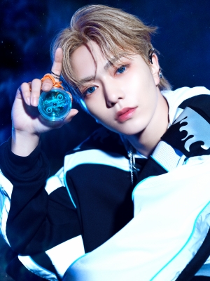 【aoen】HYBEのレーベルが手掛ける新世代J-POPボーイズグループ 6月11日（水） Debut Single「青い太陽 (The Blue Sun)」Concept Photo [#Night]公開！　”やんちゃクール”に世界で一番熱い青い炎を燃やす　キーアイテムとなるヨーヨーも登場