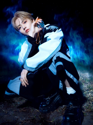 【aoen】HYBEのレーベルが手掛ける新世代J-POPボーイズグループ 6月11日（水） Debut Single「青い太陽 (The Blue Sun)」Concept Photo [#Night]公開！　”やんちゃクール”に世界で一番熱い青い炎を燃やす　キーアイテムとなるヨーヨーも登場