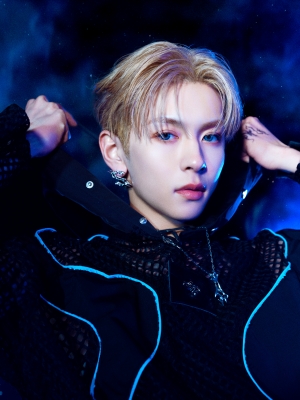 【aoen】HYBEのレーベルが手掛ける新世代J-POPボーイズグループ 6月11日（水） Debut Single「青い太陽 (The Blue Sun)」Concept Photo [#Night]公開！　”やんちゃクール”に世界で一番熱い青い炎を燃やす　キーアイテムとなるヨーヨーも登場
