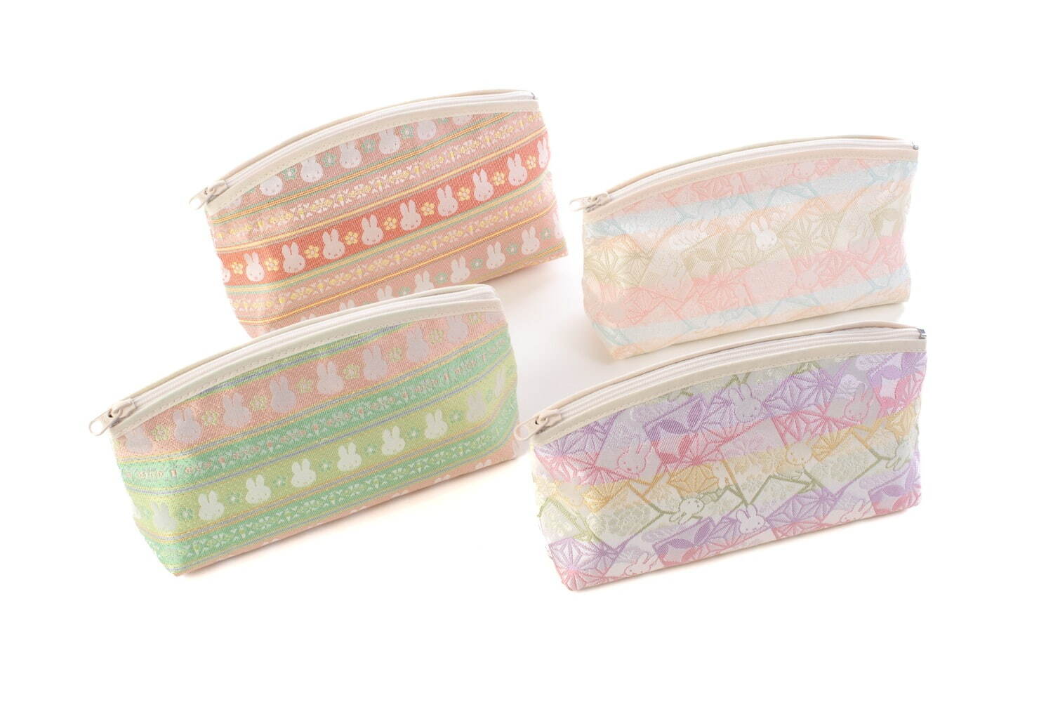 「半月ポーチ」各6,600円