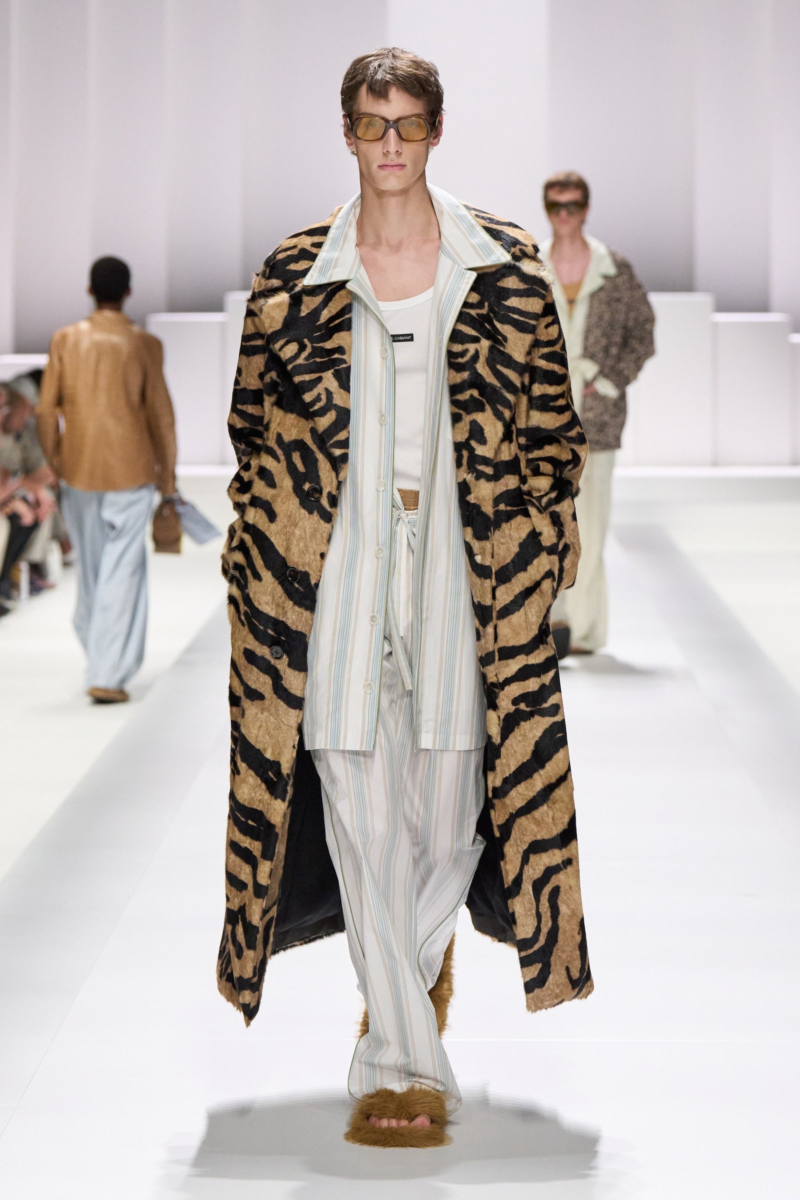 【ドルチェ＆ガッバーナ 2026年春夏 メンズコレクション】テーマは「パジャマ・ボーイズ」。メゾンが提案する、現代男性のための新たなワードローブ