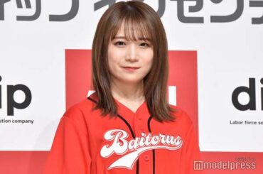 秋元真夏、美背中大胆披露「ドキッとした」「ラインが綺麗」と反響 - au Webポータル