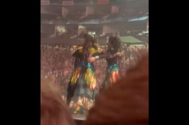 [MOAMETAL🐨&MOMOMETAL🍑] BABYMETAL - Headbangeeeeerrrrr [THE O2 LONDON] #babymetal