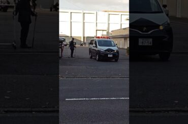 見送り敬礼をする門番の機動隊員👮、神奈川県警察第一機動隊🚨