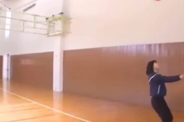 北川悠理：一人レシーブ