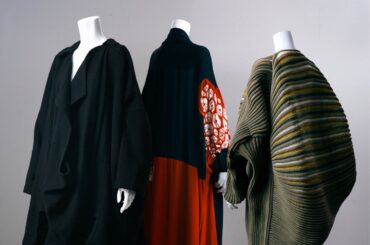 マルジェラやギャルソンなどの衣服約50体を一挙公開、エキシビション「ラ・ミュージアム」渋谷で - ファッションプレス