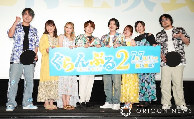 ジョッキ片手に舞台あいさつを楽しんだ（左から）小西克幸、阿澄佳奈、安済知佳、内田雄馬、木村良平、内田真礼、行成とあ、安元洋貴 （C）ORICON NewS inc.