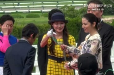 長澤まさみさん、第66回宝塚記念の表彰式に登場