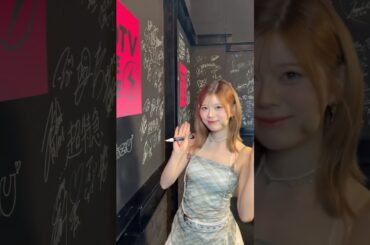 サイン書くリクちゃん✍️#niziu #RIKU #リク