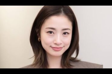 39歳・上戸彩、裏太もものぞく色気漂うアンニュイショット　ショーパンで美脚あらわbuboufivv