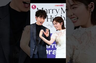 佐藤健＆小芝風花、韓国の“クロスハート”ポーズに戸惑い？