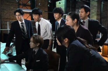 ＜香音＞野々村真の長女　ティアラ＆レースの手袋でガーリーな装い　小花柄キャミワンピでウオーキング