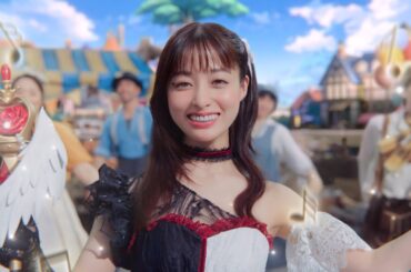 橋本環奈、異世界で歌い踊る！キュートなドレスでCVを務めた特別コラボキャラクター「奈々子」として登場　異世界のんびりライフ新CM