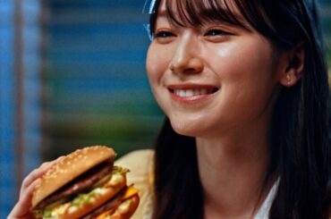 ビッグマック「明日も 笑おう あの頃も今も」篇 30秒